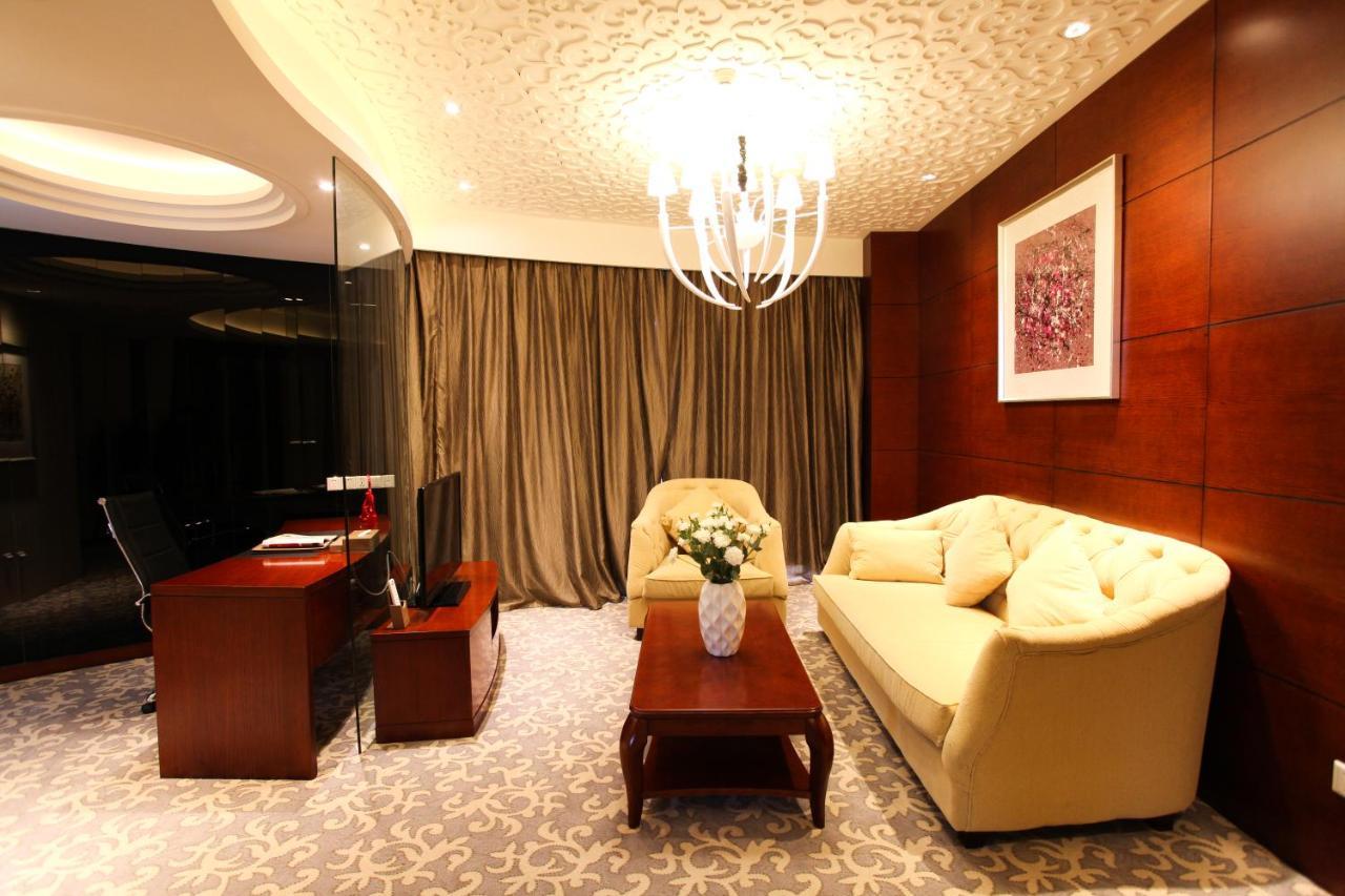 Ramada Yangzhou Baoying Hotel Exterior photo