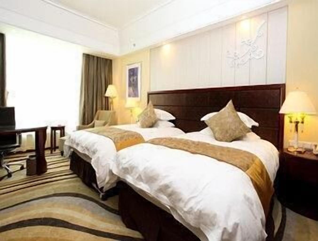 Ramada Yangzhou Baoying Hotel Exterior photo
