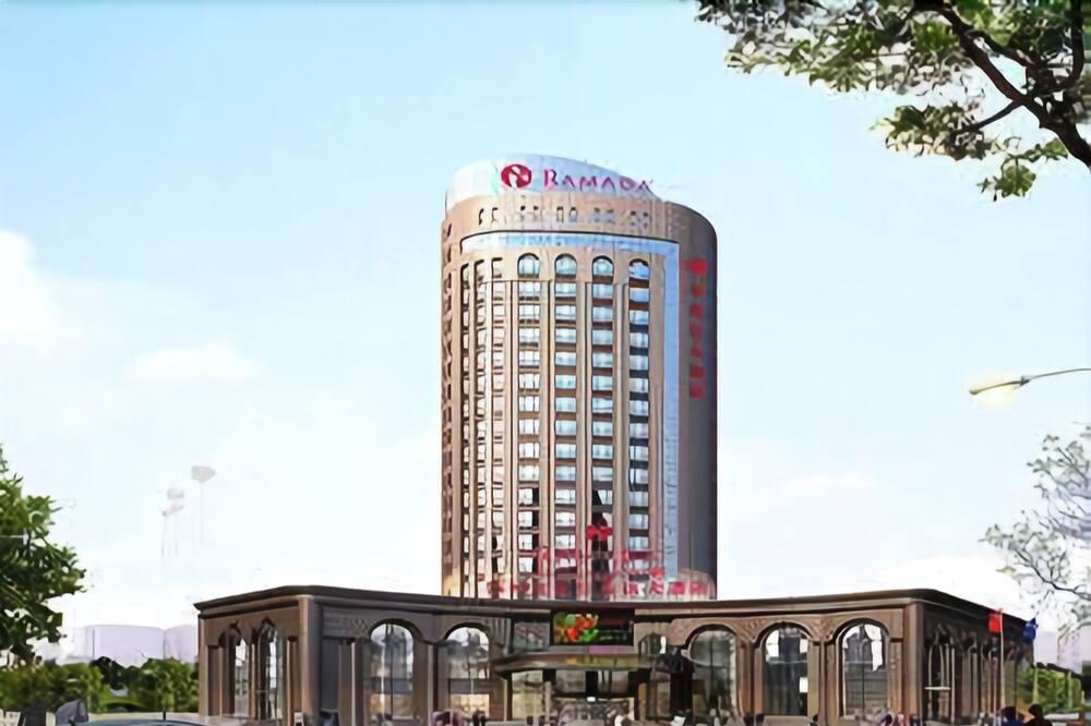 Ramada Yangzhou Baoying Hotel Exterior photo